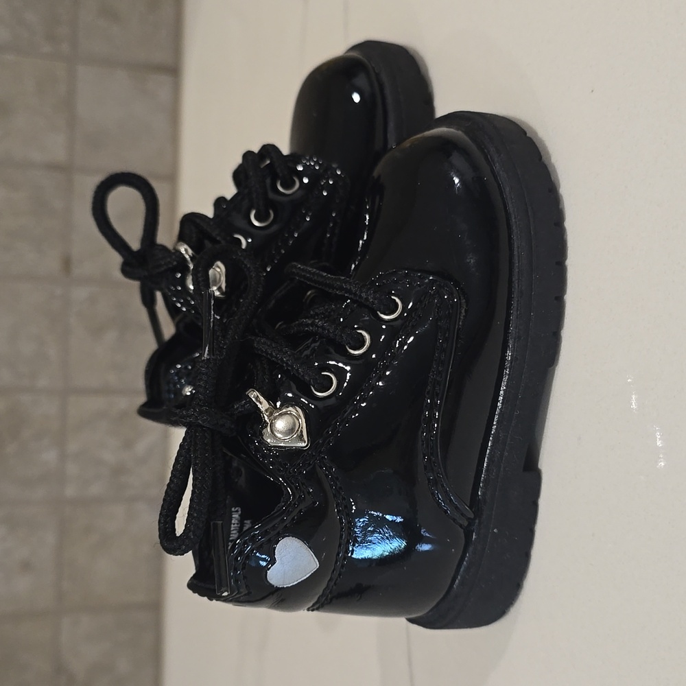 Punk rock! Baby girl lace up boots